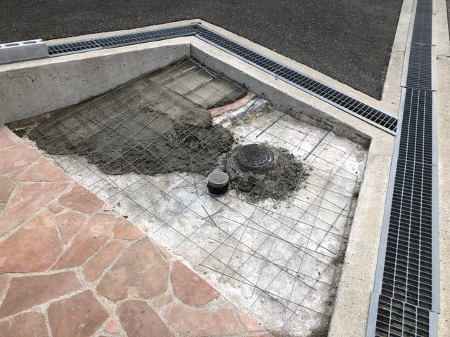 土間工事 駐車場にコンクリートを 打設します。