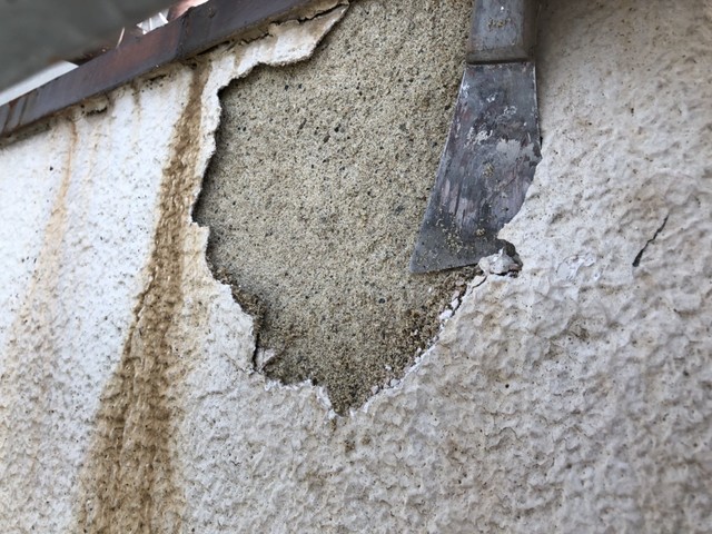 外壁補修（塗膜の浮き部分） 既存塗膜の撤去
