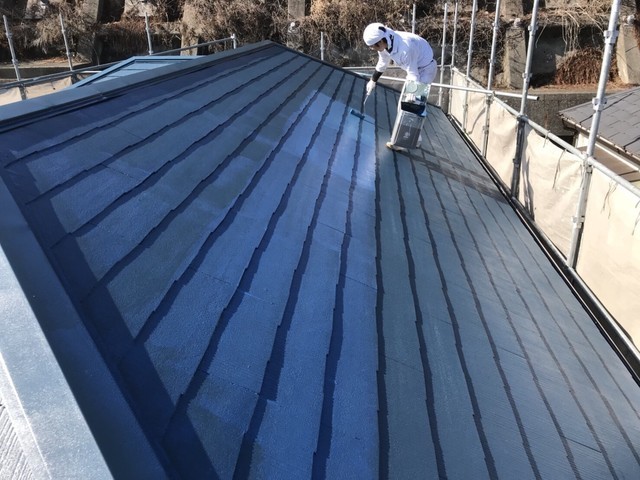 屋根塗装 上塗りを行います。