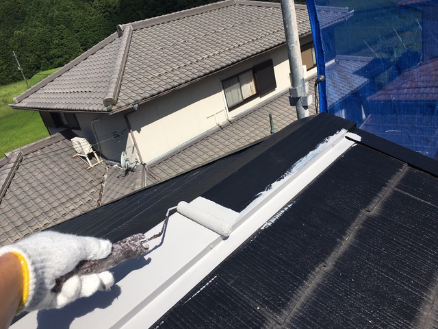 屋根（棟板金） 下塗り・中塗り・上塗り を行います