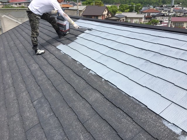屋根 屋根塗装 下塗りを行います。