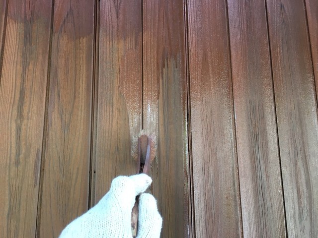 外壁 正面木部塗装 上塗りを行います。