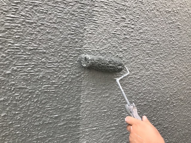 外壁 外壁塗装 上塗りを行います