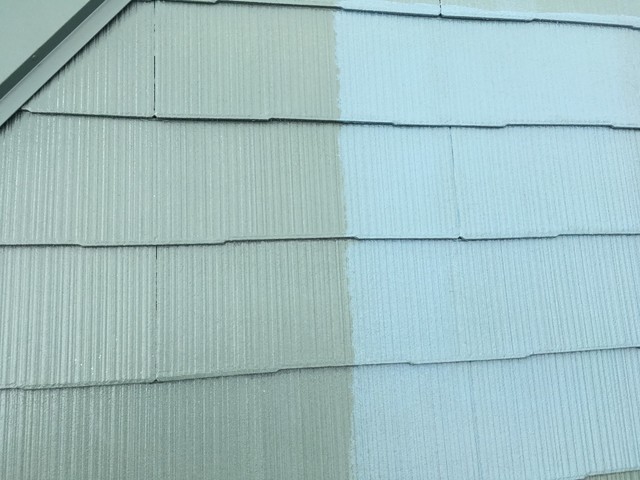 屋根 棟板金塗装・外壁塗装 棟板金の上塗り・屋根の上塗り を行います。