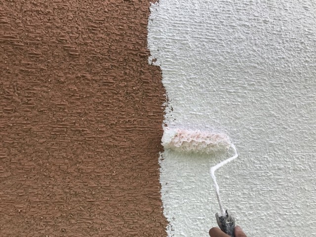 外壁 外壁塗装 下塗りを行います。