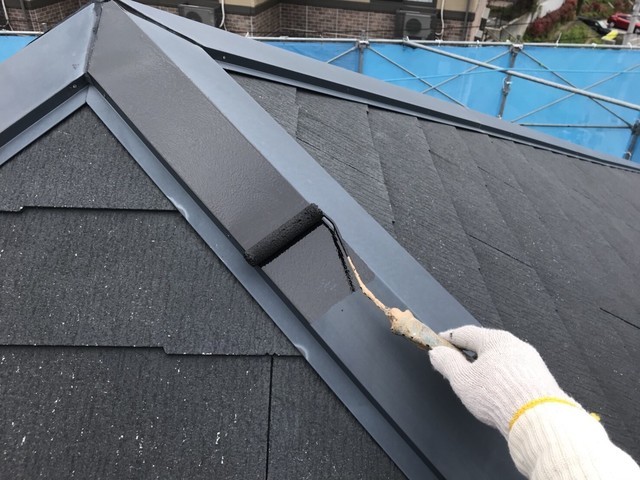 屋根 屋根・棟板金塗装 棟板金のｻﾋﾞ止め塗装を 行います。
