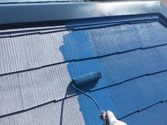 屋根塗装 中塗りを行います。
