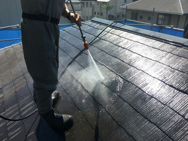 屋根　高圧洗浄で綺麗に綺麗にします